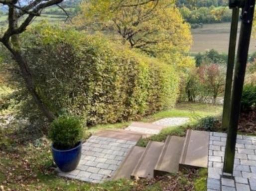 Idyllisch Wohnen Im Weserbergland - Bungalow Mit Phantastischer Aussicht Fuer 4 Personen Polle Dış mekan fotoğraf