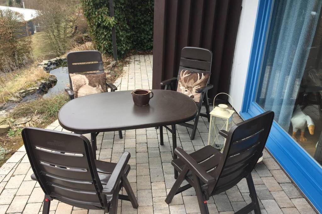 Idyllisch Wohnen Im Weserbergland - Bungalow Mit Phantastischer Aussicht Fuer 4 Personen Polle Dış mekan fotoğraf